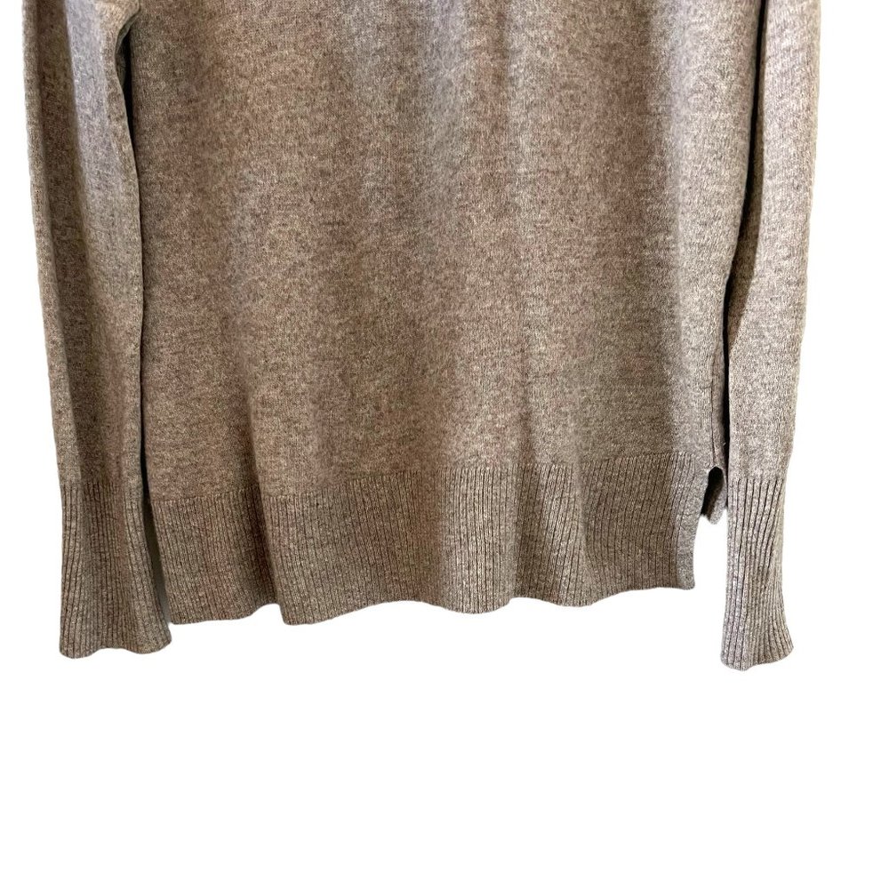 Tahari Gray Crew Neck Sweater - Picture 10 of 12